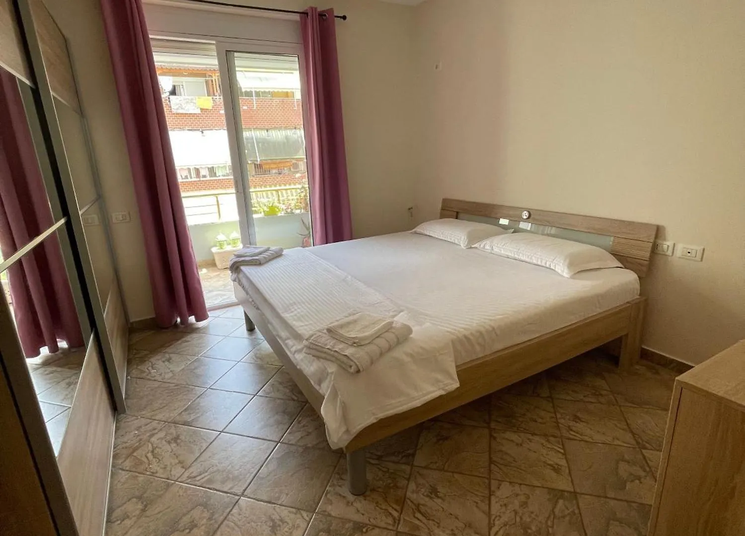 Urban Escape Apartment Τίρανα